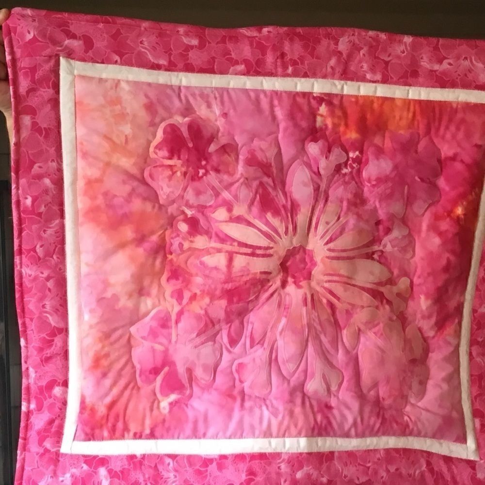 NWT Handmade Quilted Hawaiian Flower Wall Hanging